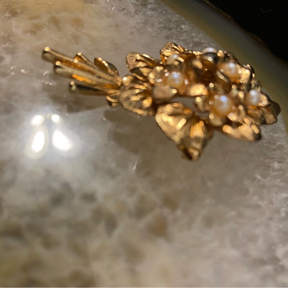 Vintage golden floral w Pearl brooch vintage - Picture 6 of 8